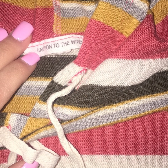 Super soft and trendy cropped hoodie - Picture 2 of 3